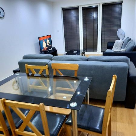 Max'Em Lexington Luxury Apartment Слау Екстер'єр фото