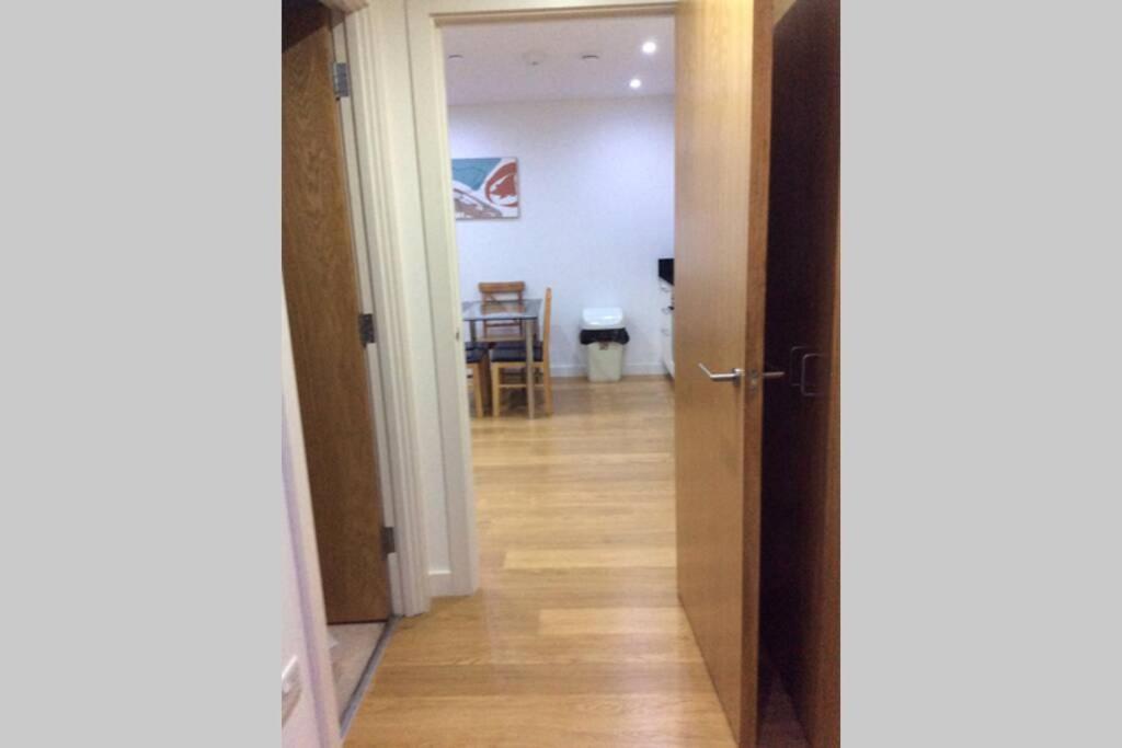 Max'Em Lexington Luxury Apartment Слау Екстер'єр фото