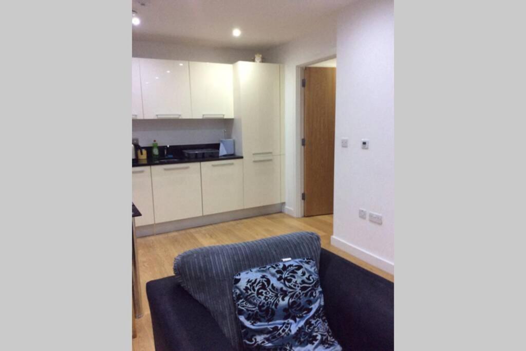 Max'Em Lexington Luxury Apartment Слау Екстер'єр фото