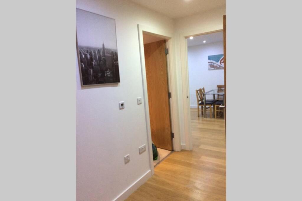 Max'Em Lexington Luxury Apartment Слау Екстер'єр фото
