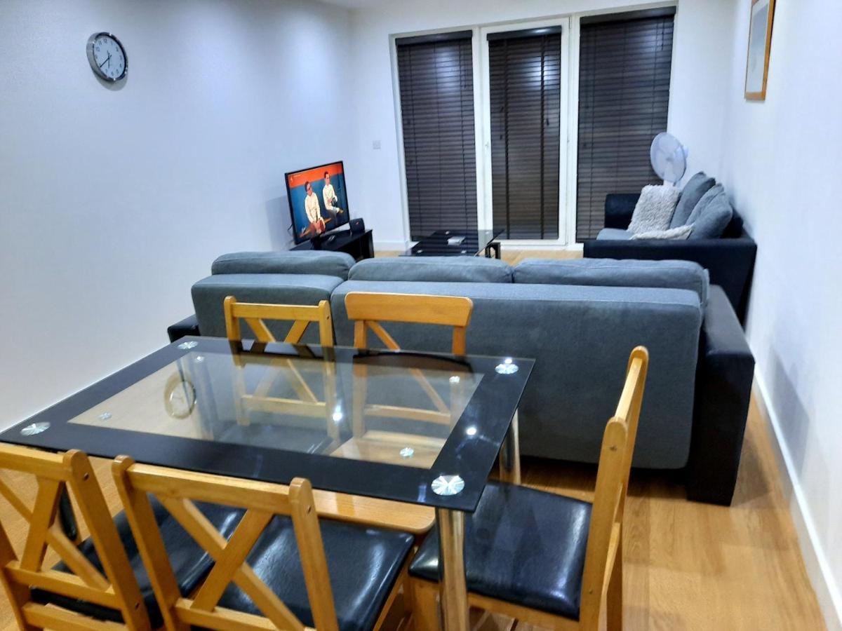 Max'Em Lexington Luxury Apartment Слау Екстер'єр фото