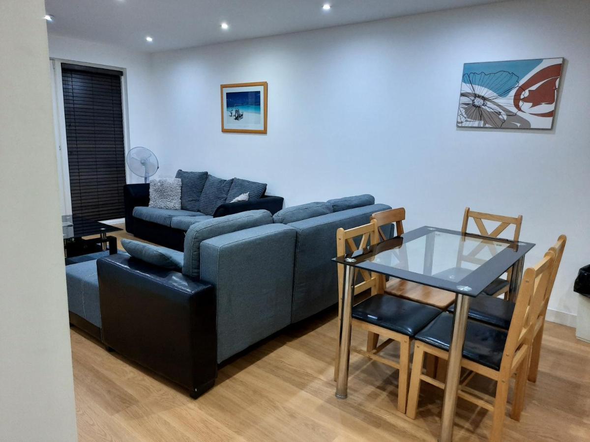 Max'Em Lexington Luxury Apartment Слау Екстер'єр фото